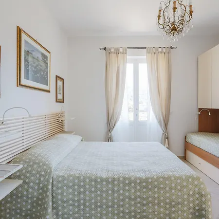 Fior Fiore Oda ve Kahvaltı 3*
